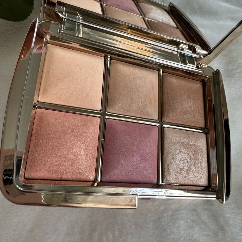 Hourglass Radiant Blush Palette - Pink and Brown Tones - Picture 5 of 7